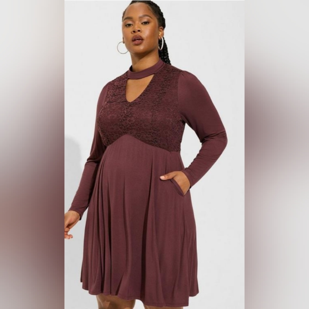 New Torrid 3X(22/24W) Super Soft Lace Bodice Mock Neck Skater Dress- Sas…